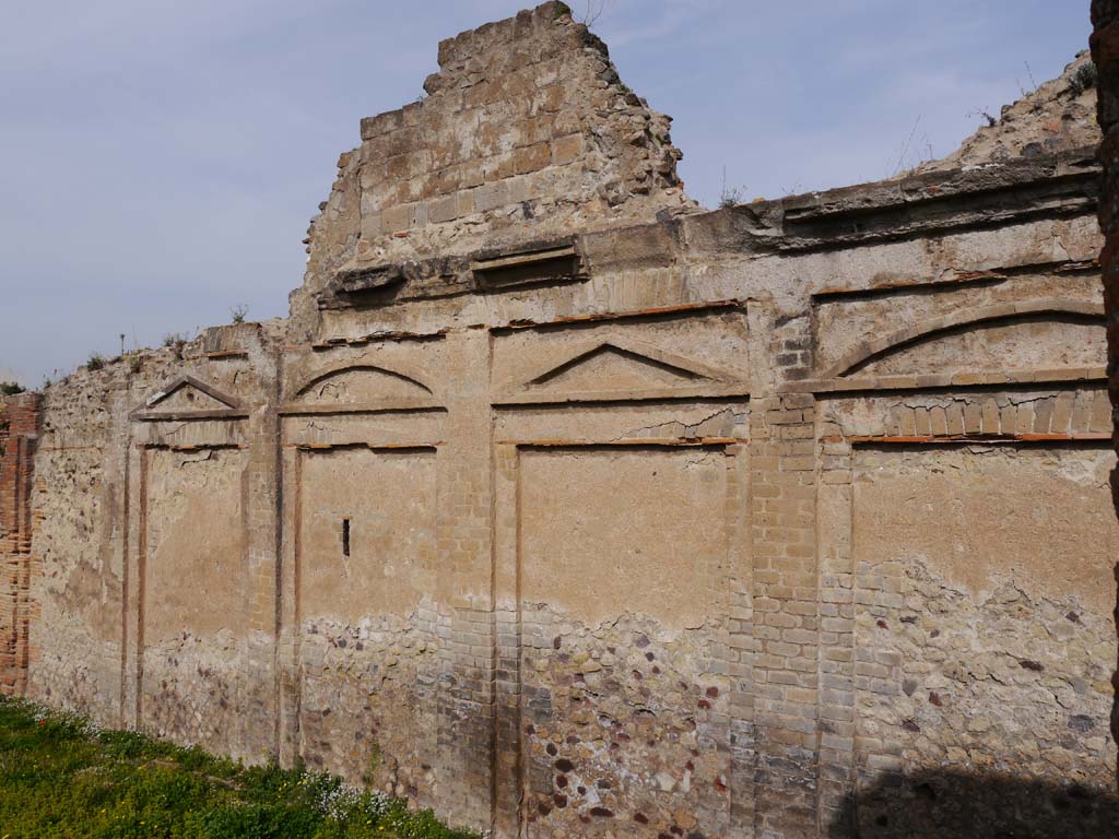 VII.9.2 Pompeii, May 2018. Detail of upper north wall. Photo courtesy of Buzz Ferebee.

