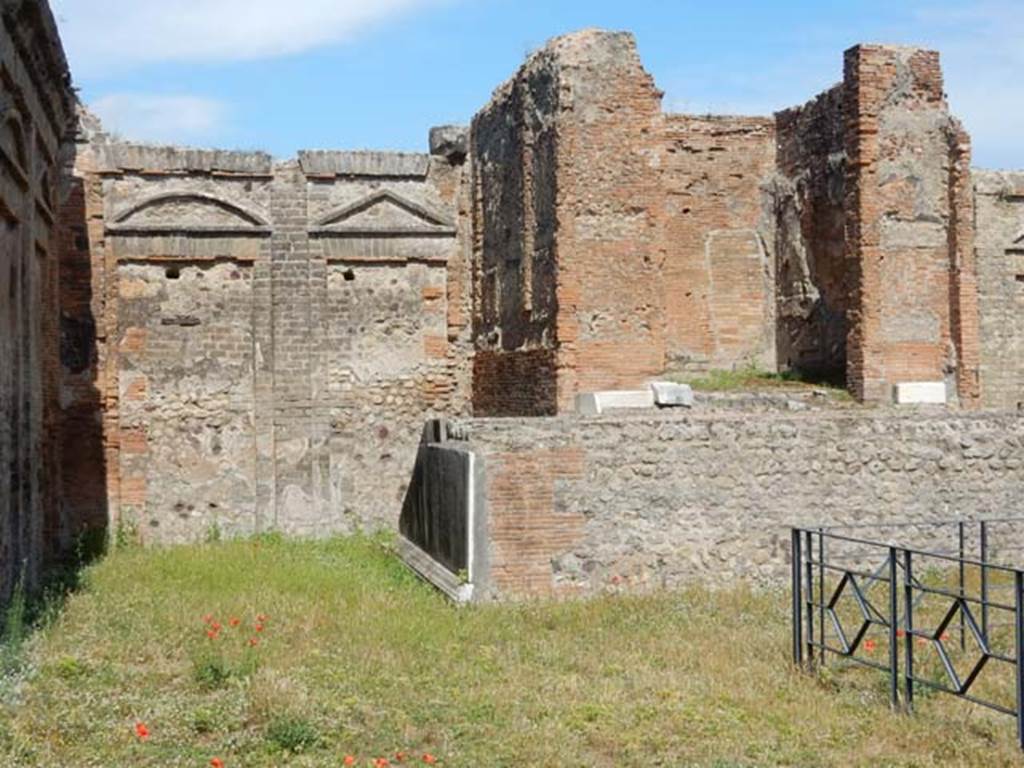 VII.9.2 Pompeii. March 2019. Looking towards south-east corner on north side of podium/cella.
Foto Anne Kleineberg, ERC Grant 681269 DÉCOR.
