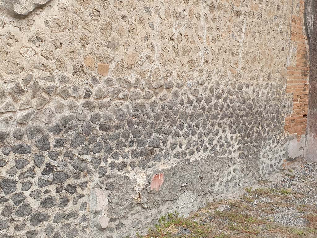 VII.9.7/8 Pompeii. August 2021. North wall of room in north-east corner.
Foto Annette Haug, ERC Grant 681269 DÉCOR.
