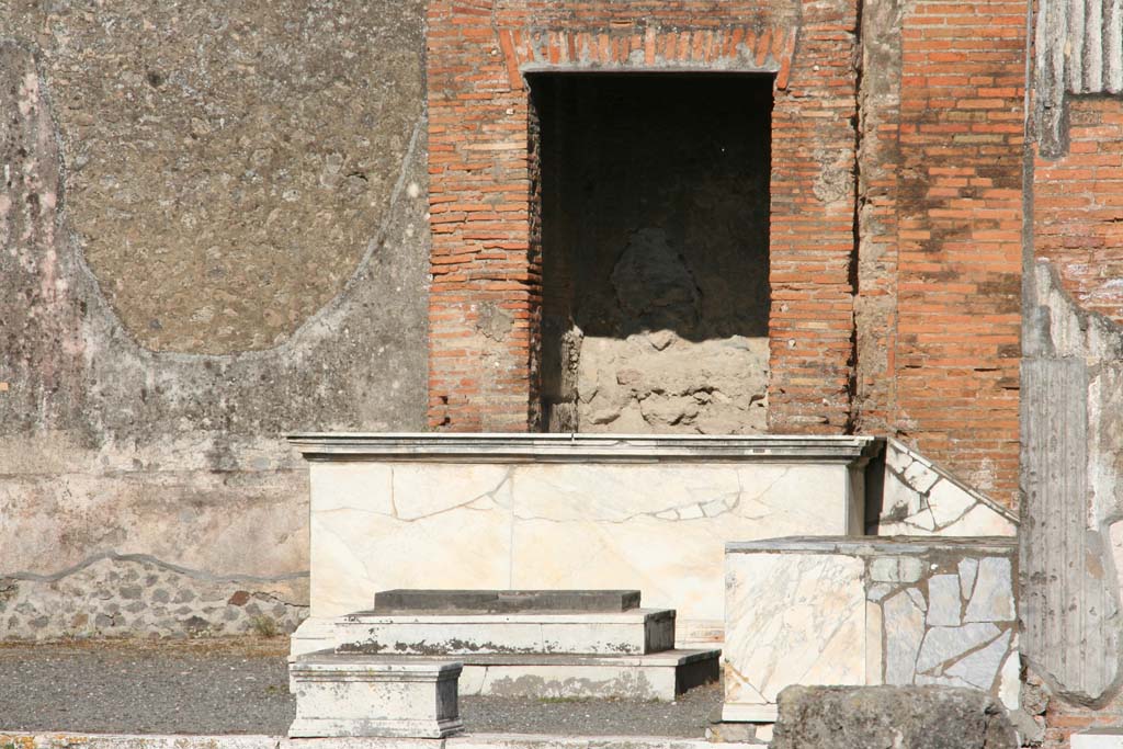 VII.9.7 and VII.9.8 Pompeii. Macellum. April 2013. Marble podium against east wall. Photo courtesy of Klaus Heese.