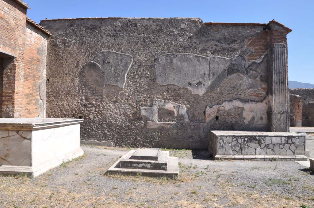 VII.9.7/8 Pompeii. July 2017. Looking towards south wall.
Foto Annette Haug, ERC Grant 681269 DÉCOR.

