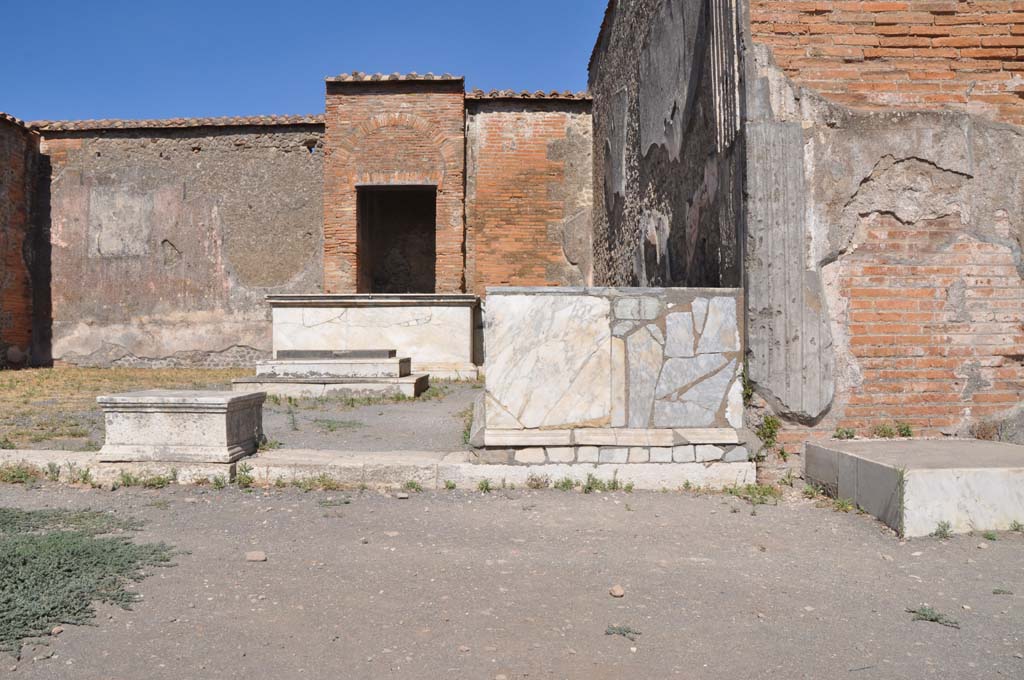 VII.9.7/8 Pompeii. July 2017. Looking east along south side.
Foto Annette Haug, ERC Grant 681269 DÉCOR.
