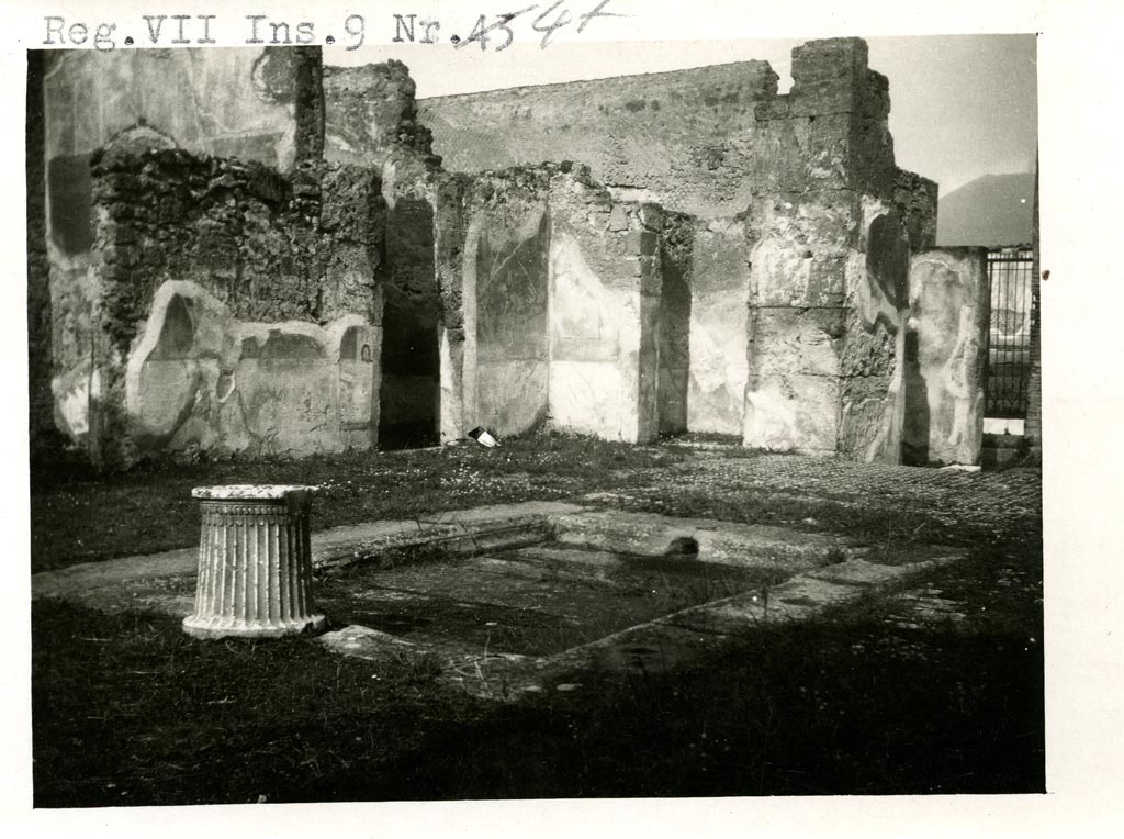 VII.9.47 Pompeii. Pre-1937-39. Looking north-west across impluvium in atrium, room 1.
Photo courtesy of American Academy in Rome, Photographic Archive. Warsher collection no. 1458.
See also Warscher, T. 1942. Catalogo illustrato degli affreschi del Museo Nazionale di Napoli. Sala LXXX. Vol.2. Rome, Swedish Institute.
