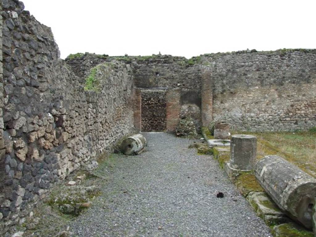 VII.9.47 Pompeii.  March 2009.  Peristyle area.  Looking south along East Portico to rear entrance at VII.9.65.