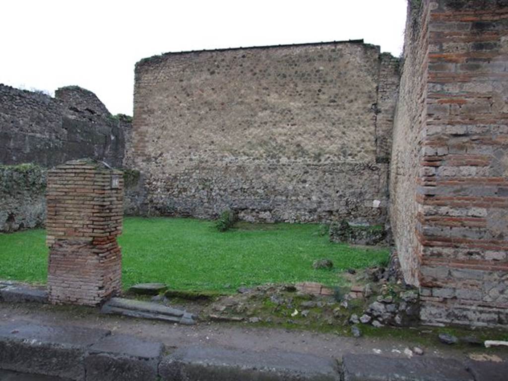 VII.11.16 Pompeii. December 2006. Looking west from Vicolo del Lupanare.