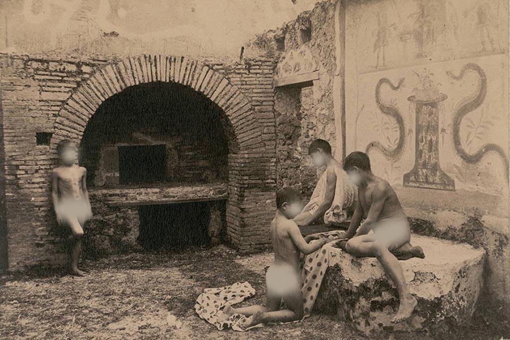 VII.12.11 Pompeii. 1895. Looking south towards oven, with interior still largely intact, with Lararium painting on its west side.
Photograph by Wilhelm von Plüschow, (1852-1930) (adapted by Pompeiiinpictures to highlight the building features).
Public domain, via Wikimedia Commons.

