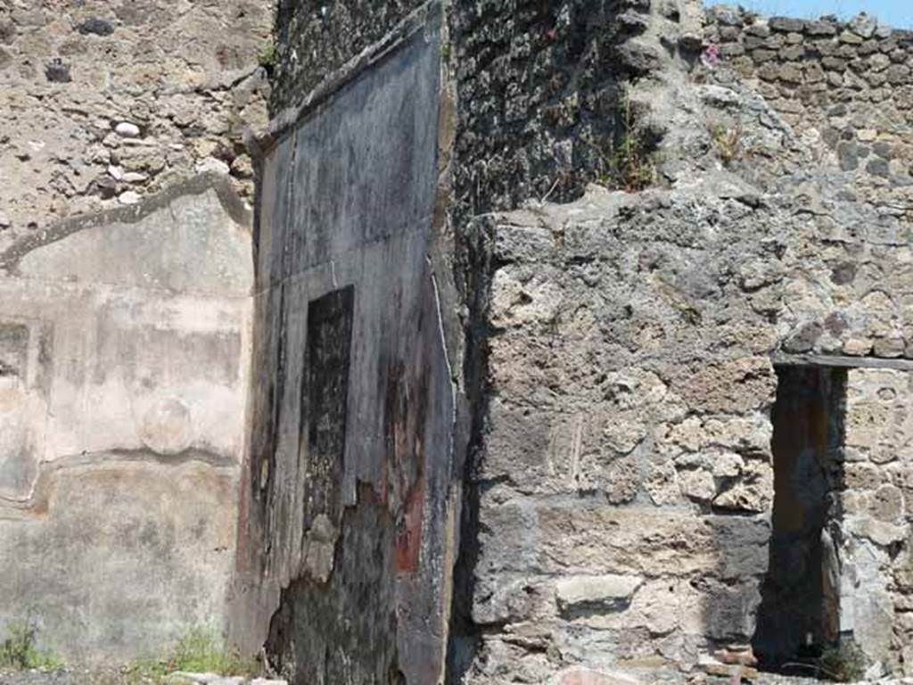 VII.12.26 Pompeii. May 2010. East wall of triclinium.