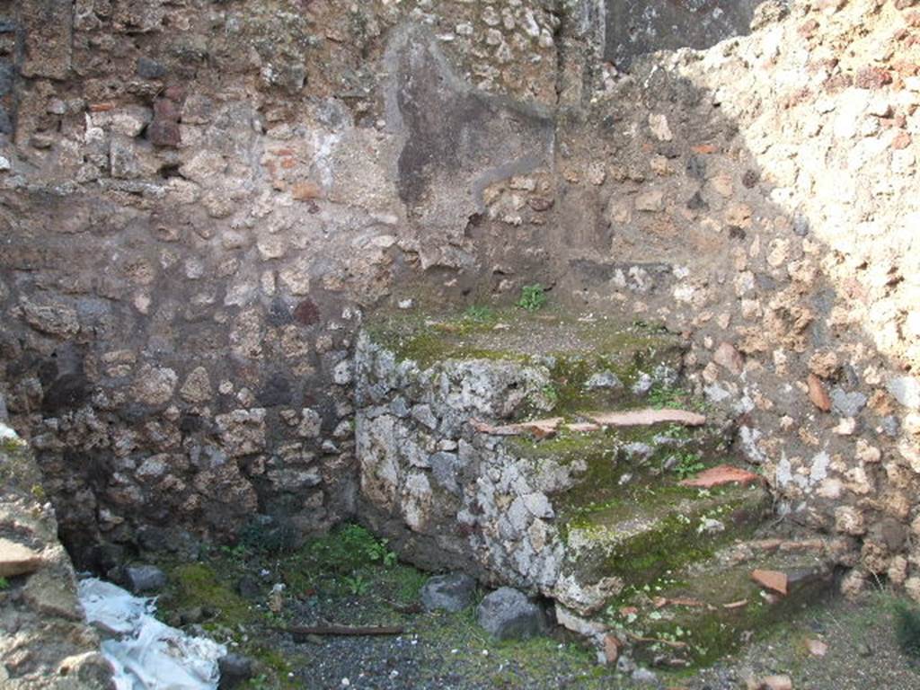 VII.13.13 Pompeii. December 2004. Stairs to upper floor.