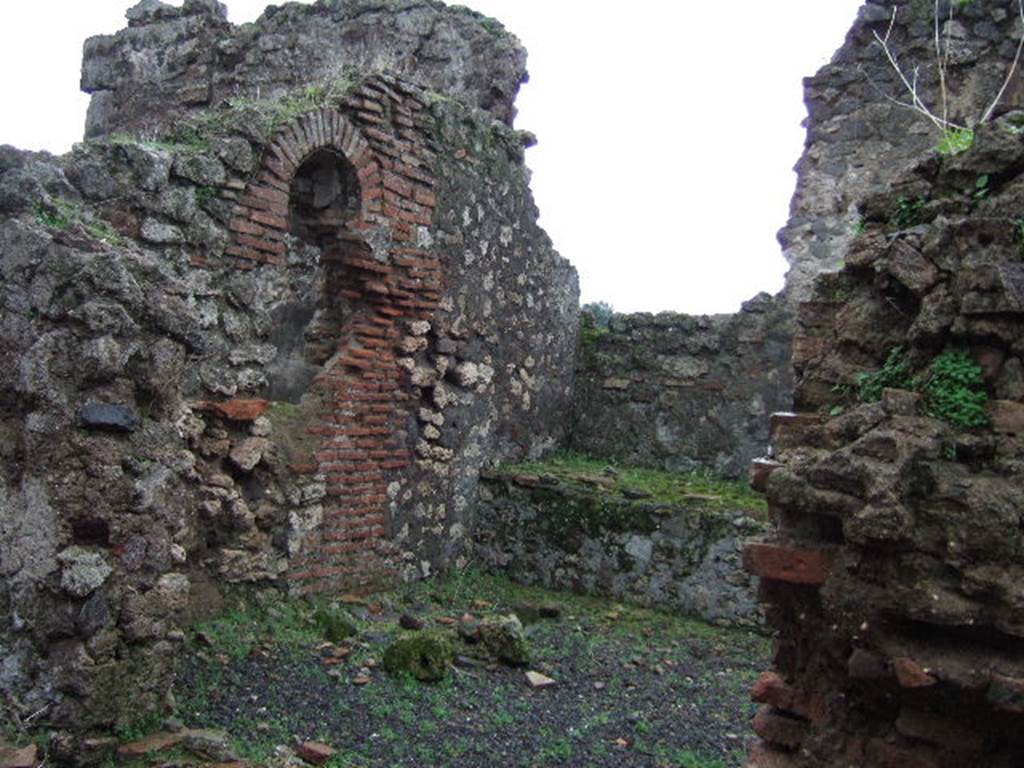 VII.13.17 Pompeii. December 2005. Looking across kitchen with hearth.