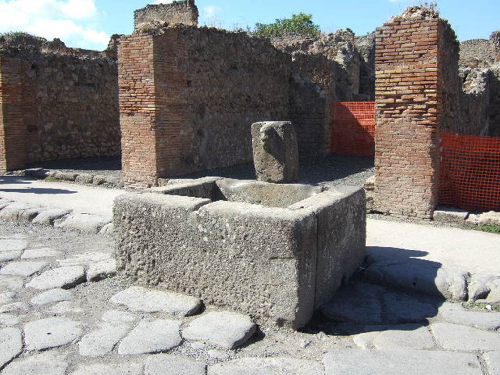 Fountain outside VII.14.13 and VII.14.14 on Via dell’Abbondanza