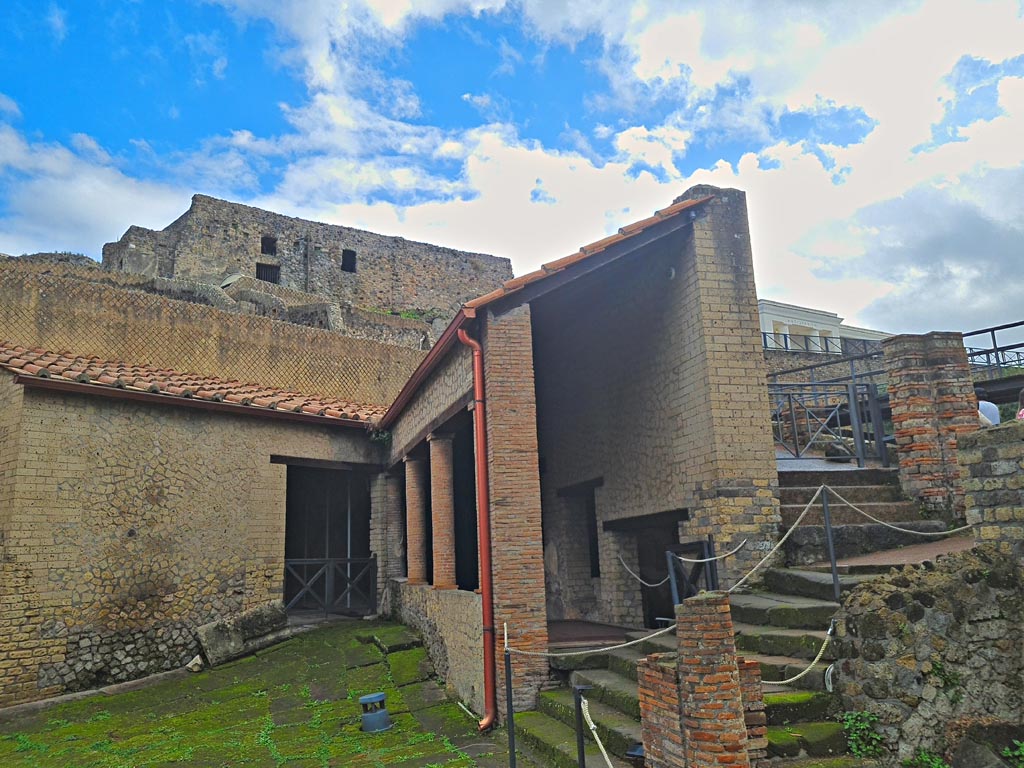 VII.16.a Pompeii. November 2023. Looking east to entrance to corridor B and steps to roadway. Photo courtesy of Giuseppe Ciaramella.