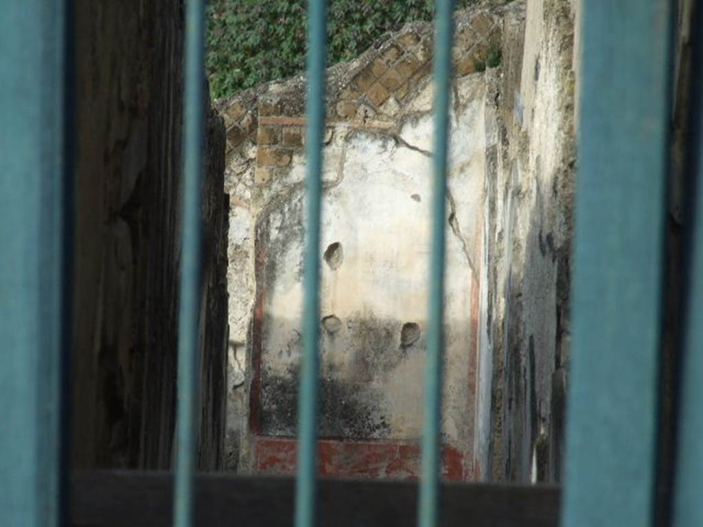 VII.16.a Pompeii. September 2005. Looking north through doorway to corridor on upper floor.