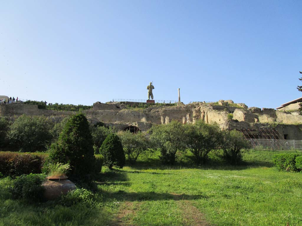 VIII.1.3 Pompeii. April 2019. Looking north to rear of Temple of Venus. Photo courtesy of Rick Bauer.