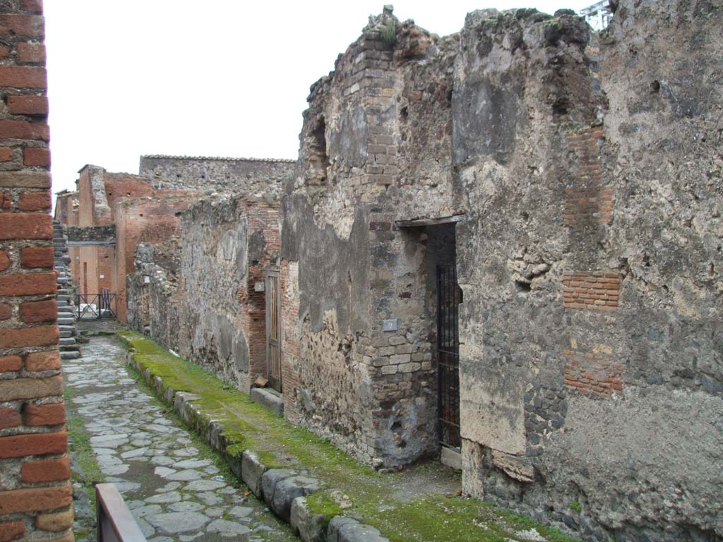 VIII.2.3 Pompeii. November 2017. 
Looking south along east wall of triclinium of VIII.2.16 on the lower level.
Foto Annette Haug, ERC Grant 681269 DÉCOR.
