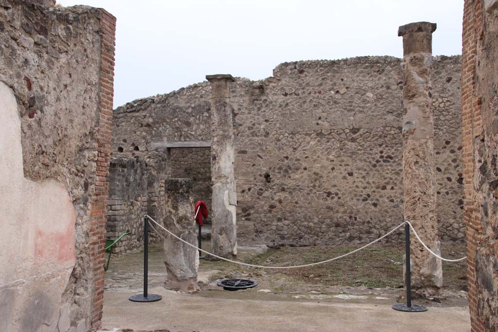 VIII.2.13 Pompeii. October 2020. Looking west across peristyle from tablinum. Photo courtesy of Klaus Heese.