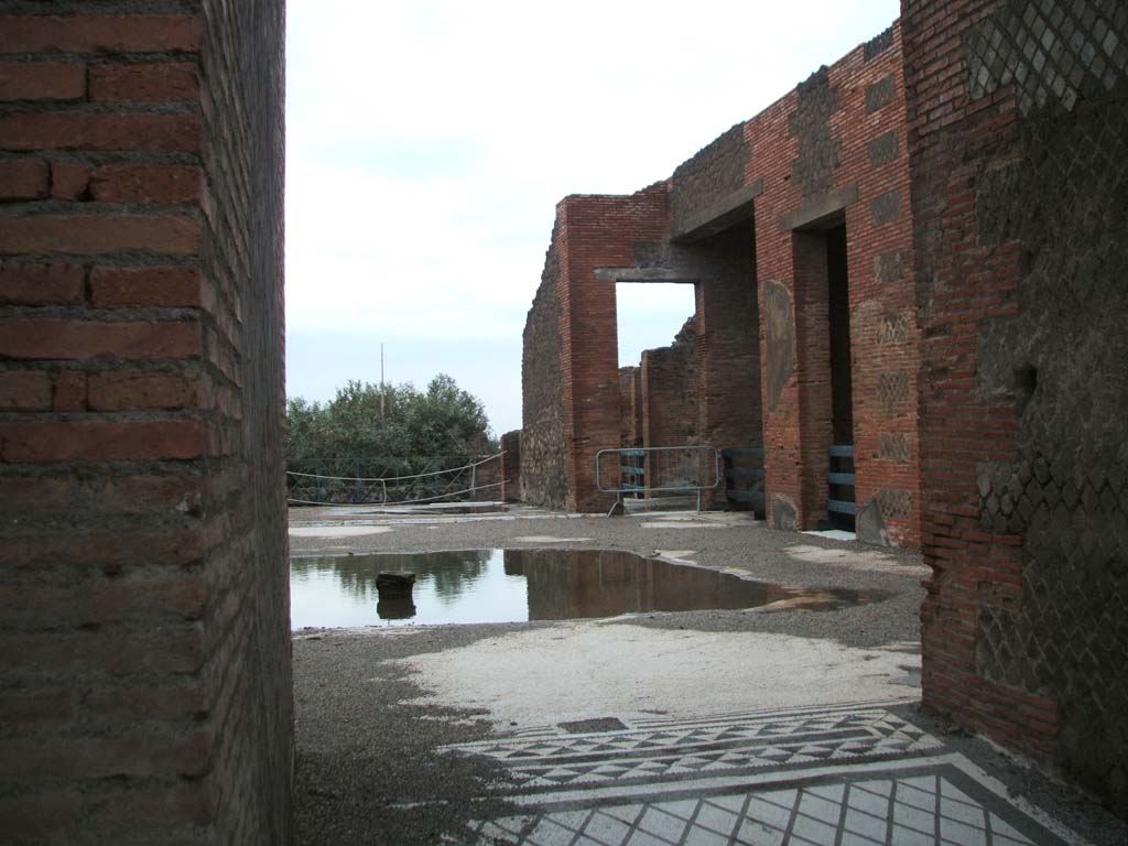 VIII.2.16 Pompeii. December 2004. North side of atrium, from fauces.