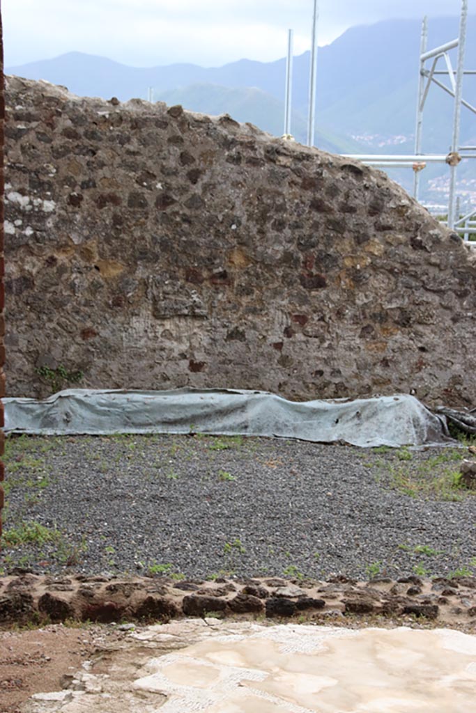 VIII.2.16 Pompeii. May 2024. 
Looking south through doorway towards south wall of large room which originally may have been part of VIII.2.18.
Photo courtesy of Klaus Heese.
