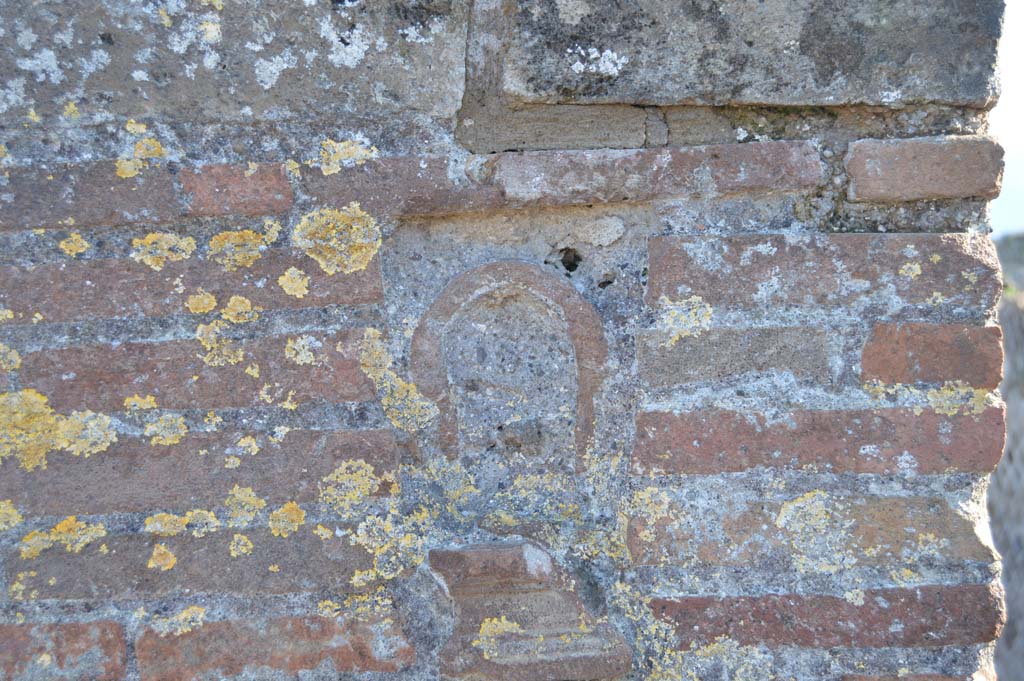 VIII.2.29 Pompeii. March 2018. 
Looking south to detail of remains of mask/face on front wall on east side of entrance doorway, (see also VII.2.30 for more details of walls)
Foto Taylor Lauritsen, ERC Grant 681269 DÉCOR.
