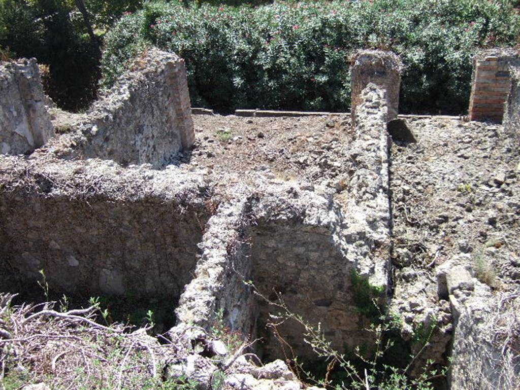 VIII.2.30 Pompeii. September 2005. Looking down to lower level at rear, from room on south-west side of tablinum.