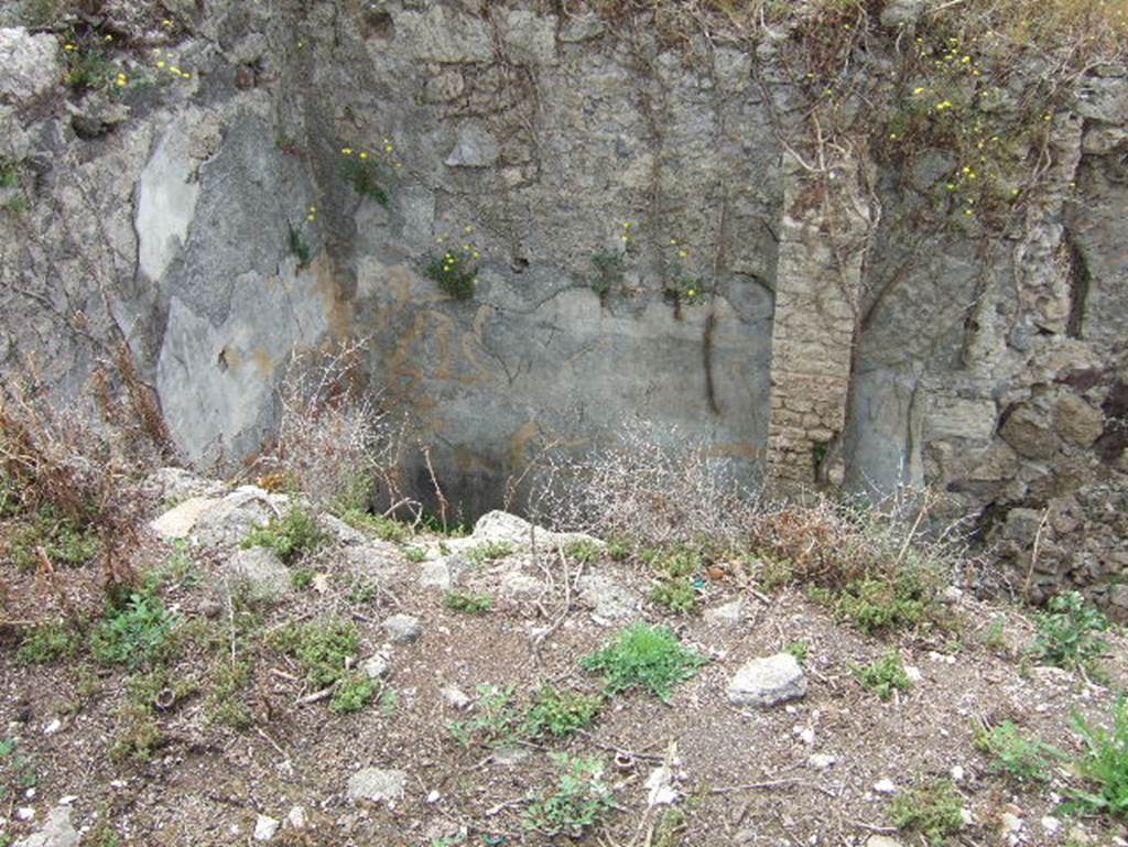 VIII.2.34 Pompeii. May 2006. Looking south from Oecus towards remains of lower rooms.
