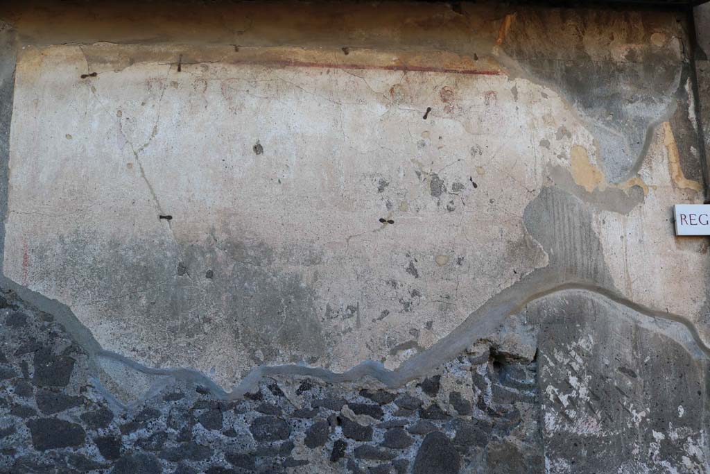 Painted street shrine of the Twelve Gods on corner of insula at VIII.3.11, in Vicolo dei Dodici Dei. December 2018. 
Photo courtesy of Aude Durand.
