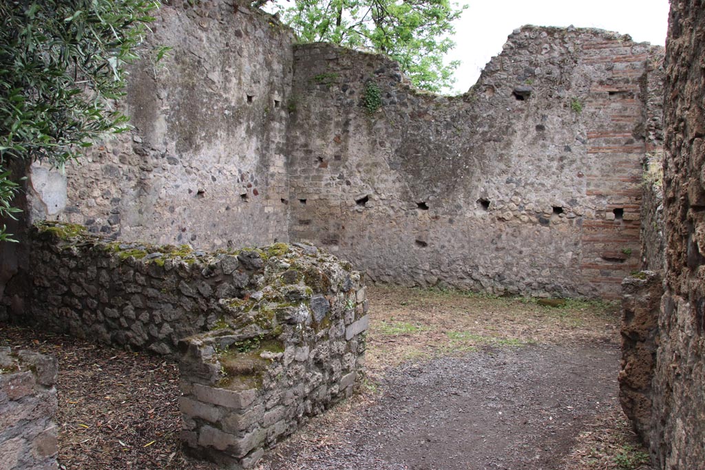 VIII.3.13 Pompeii. May 2024. Looking west towards atrium from entrance doorway. Photo courtesy of Klaus Heese.