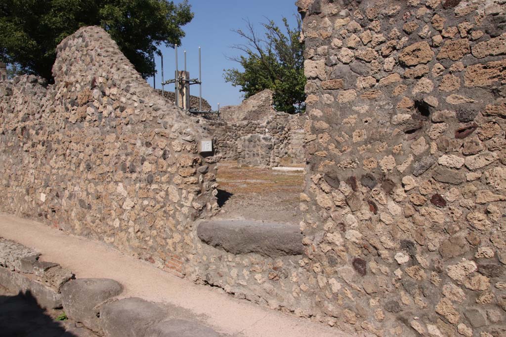 VIII.3.15 Pompeii. September 2021. Entrance doorway on north side of Vicolo della Regina. Photo courtesy of Klaus Heese.