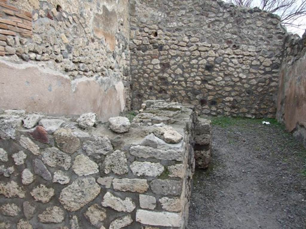 VIII.3.22 Pompeii.  December 2007.  Looking across counter to east wall.