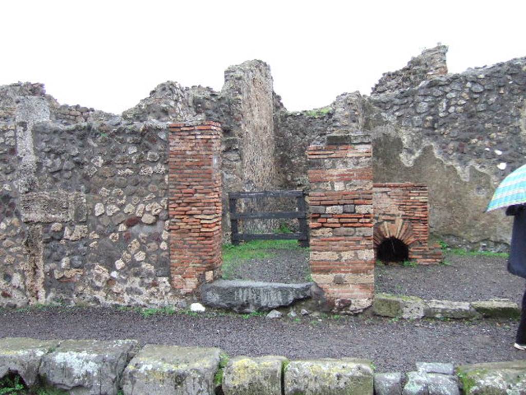 VIII.3.26 Pompeii.  December 2005.  Entrance.