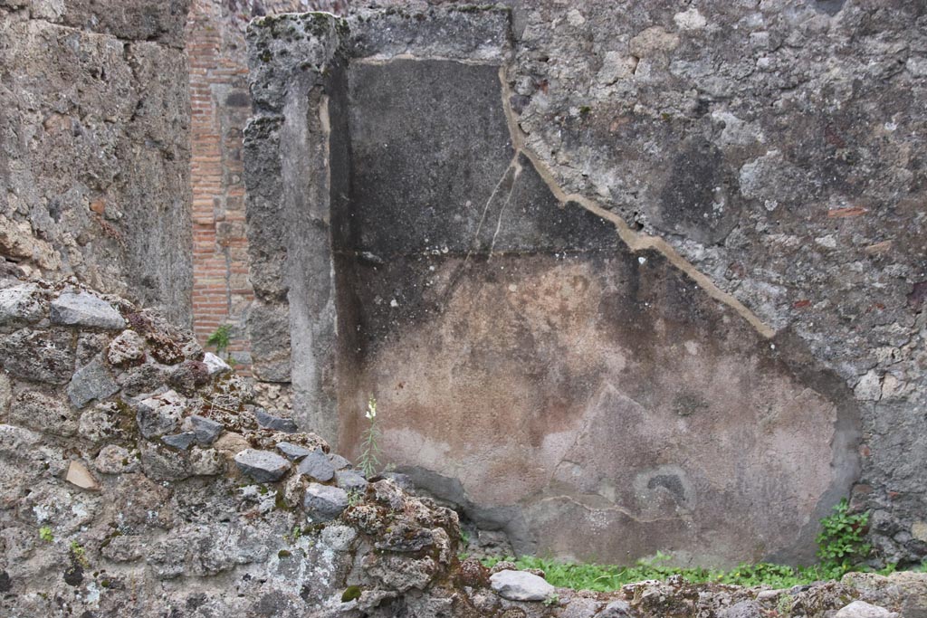 VIII.3.27 Pompeii. May 2024.  
Looking towards south-east corner of cubiculum on the north side of the entrance corridor, photo taken from rear room of VIII.3.28.
Photo courtesy of Klaus Heese. 
