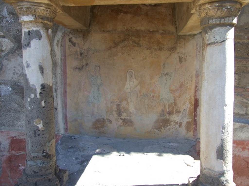 VIII.5.37 Pompeii.  March 2009. Lararium painting. A Genius making an offering is flanked by two Lares.  Above are two garlands.  The two columns were decorated with a red and yellow marble effect. See Fröhlich, T., 1991. Lararien und Fassadenbilder in den Vesuvstädten. Mainz: von Zabern. (L96, T: 8,3).