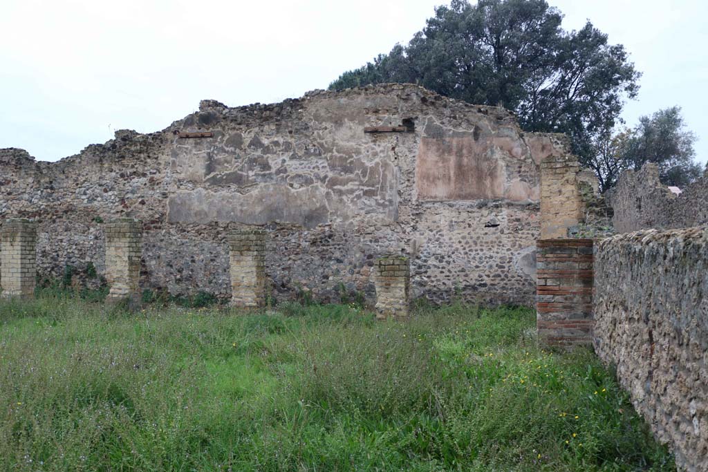 VIII.6.2, Pompeii. December 2018. Looking west along north side towards north-west corner. Photo courtesy of Aude Durand.