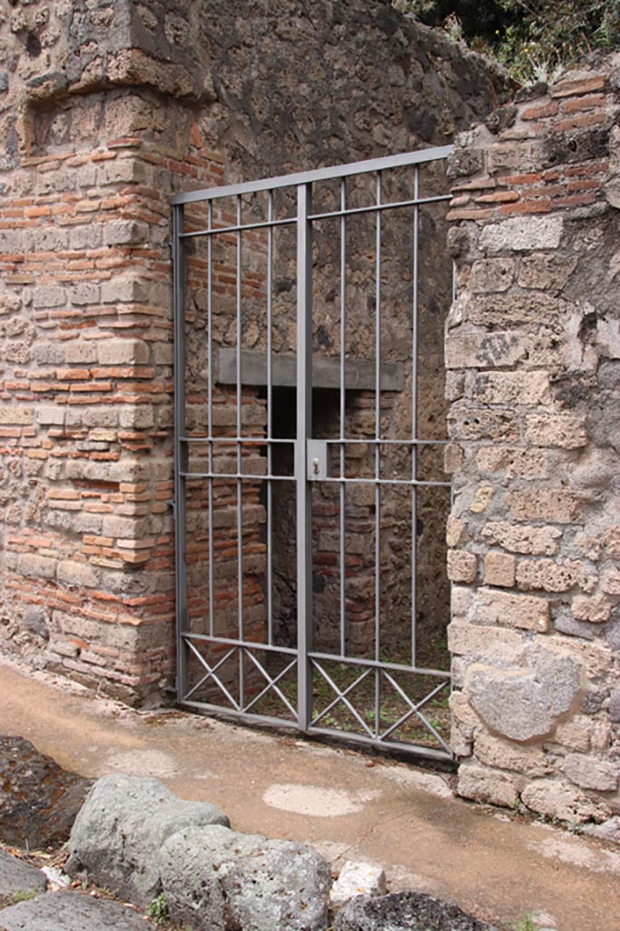 VIII.6.5 Pompeii. May 2024. Entrance doorway. Photo courtesy of Klaus Heese.

