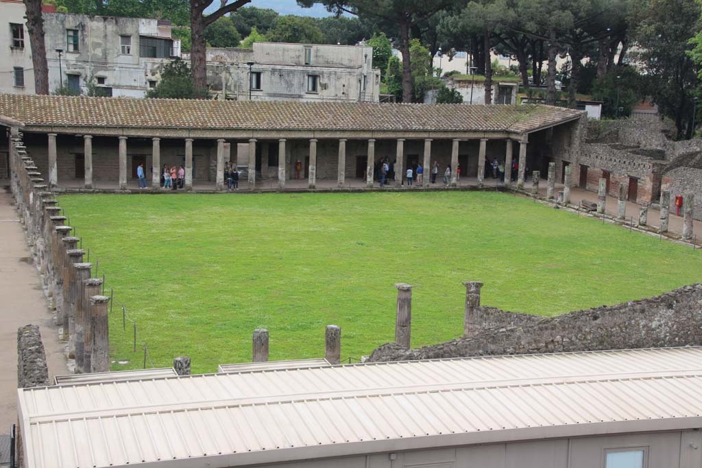 VIII.7.16 Pompeii. April 2014. Looking south across central area. Photo courtesy of Klaus Heese.