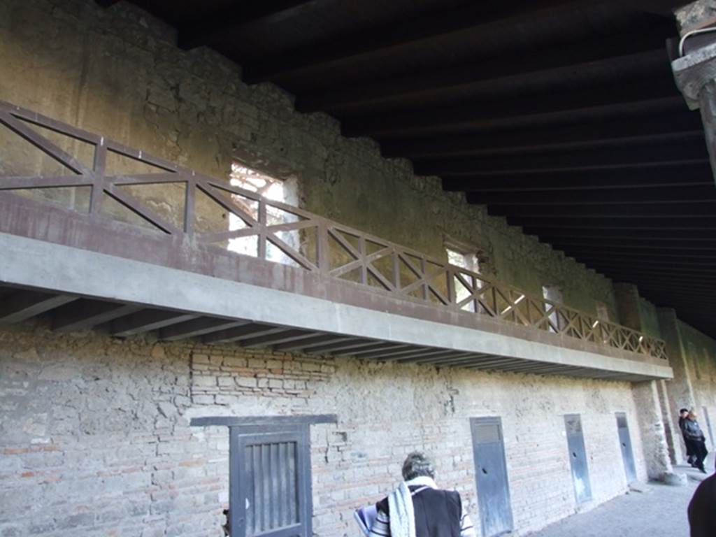 VIII.7.16 Pompeii.  December 2006. Reconstructed upper floor gallery on south side.