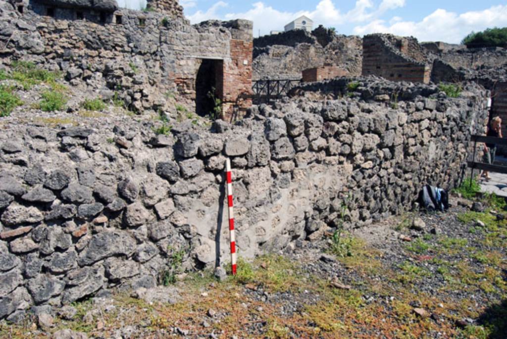 VIII.7.22 Pompeii. June 2009. North side of entrance corridor, looking east. Photo courtesy of Sera Baker.