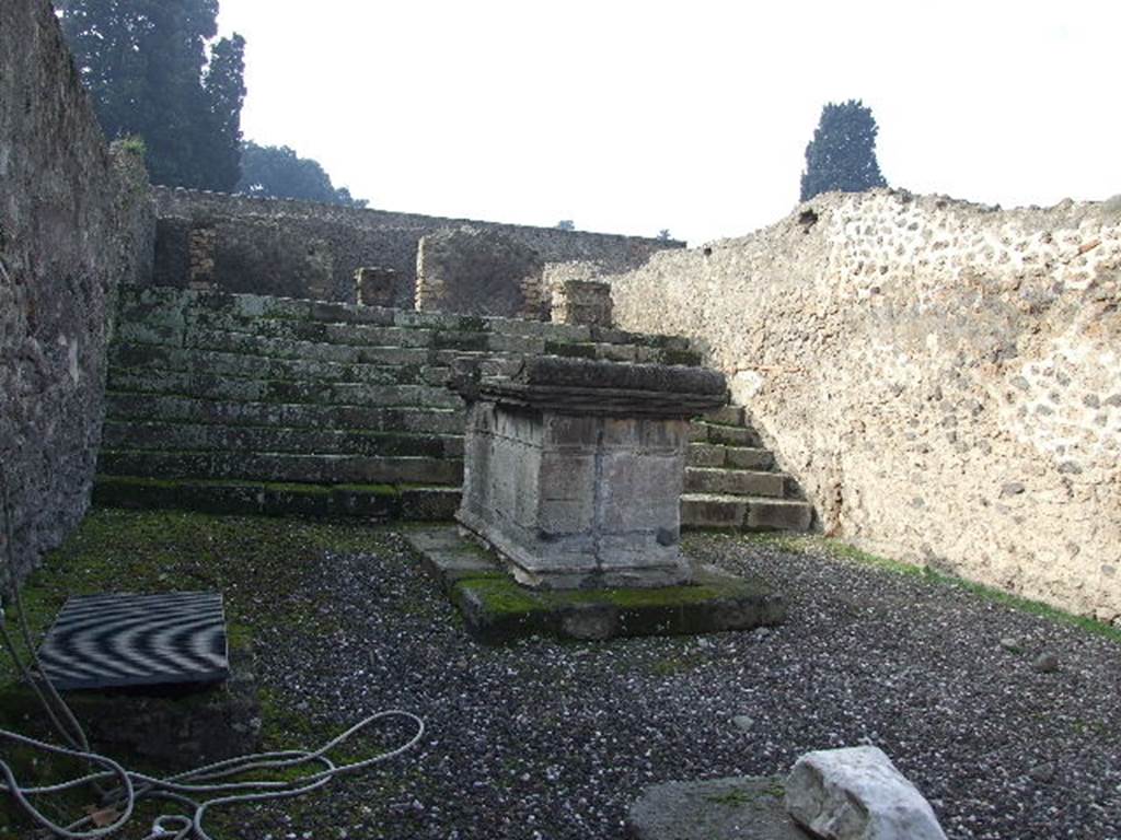 VIII.7.25 Pompeii. December 2006. Altar in courtyard, looking north-west.