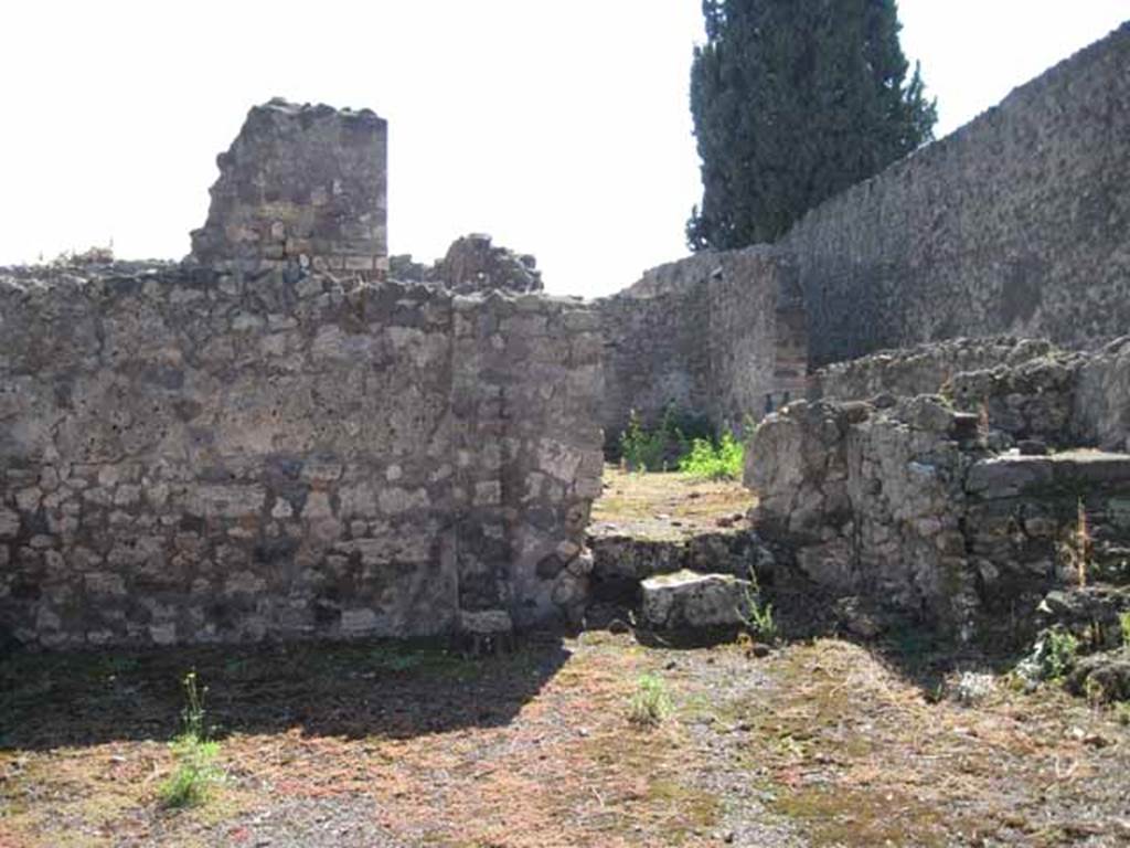 VIII.7.26 Pompeii. September 2010. From entrance looking south. Photo courtesy of Drew Baker.
