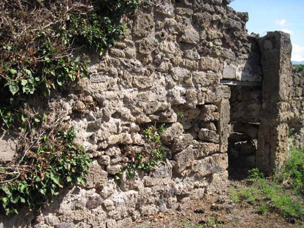 VIII.7.26 Pompeii. September 2010. East wall and south-east corner of triclinium with small doorway. Photo courtesy of Drew Baker.
