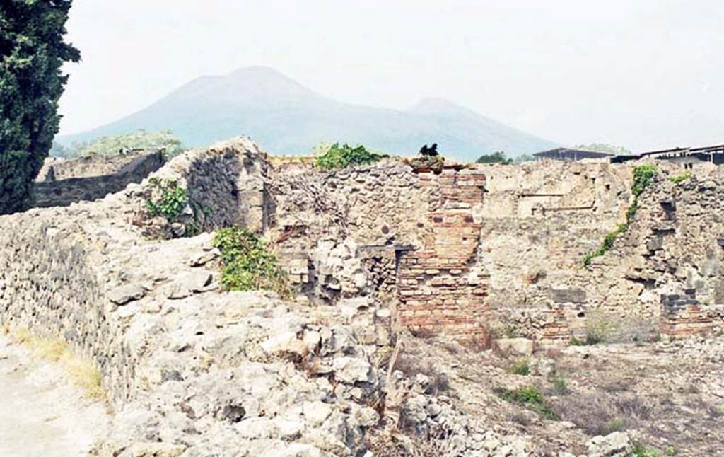 VIII.7.26 Pompeii. October 2001. View across garden of area taken from crypta of the large theatre. Photo courtesy of Peter Woods. 
