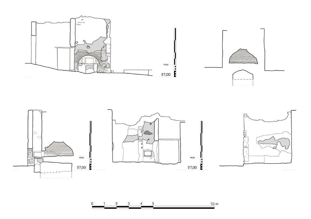 Fig. 60  Pompi, boulangerie IX 1, 3.33  lvation de la faade.
chelle : 1/100.
Coupe transversale dans la chambre de cuisson (en haut) ; coupe longitudinale, lvation septentrionale et lvation mridionale du four (en bas).
Relev / dessin : F. Fouriaux / S. Mencarelli  EFR.
