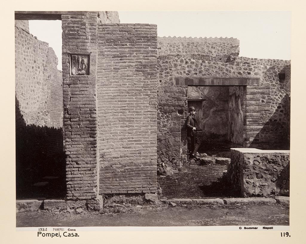 IX.1.6 Pompeii. Looking east on Via Stabiana.
Photograph No. 1234 by Sommer, Fotografi från Pompeji - Hallwylska museet - 104191. Public domain, via Wikimedia Commons.
