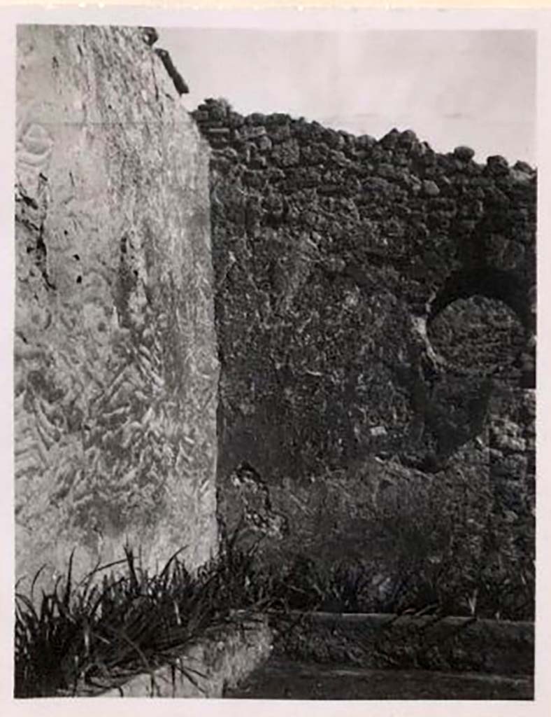 IX.1.7 Pompeii. Pre-1943. North-east corner of garden area. Photo by Tatiana Warscher.
See Warscher, T. Codex Topographicus Pompeianus, IX.1. (1943), Swedish Institute, Rome. (no. 32), p. 51.
