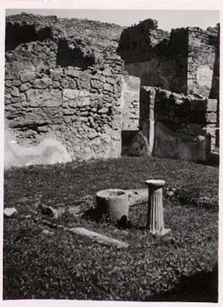 IX.1.12 Pompeii. Pre-1943. Looking north-east across impluvium in atrium. Photo by Tatiana Warscher.
See Warscher, T. Codex Topographicus Pompeianus, IX.1. (1943), Swedish Institute, Rome. (no. 49), p. 80.
