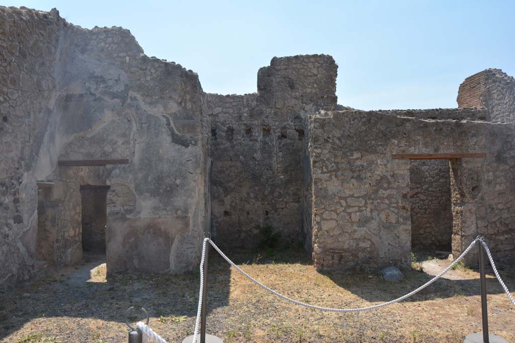 IX.1.12 Pompeii. July 2017. Looking south in atrium.
Foto Annette Haug, ERC Grant 681269 DÉCOR.
