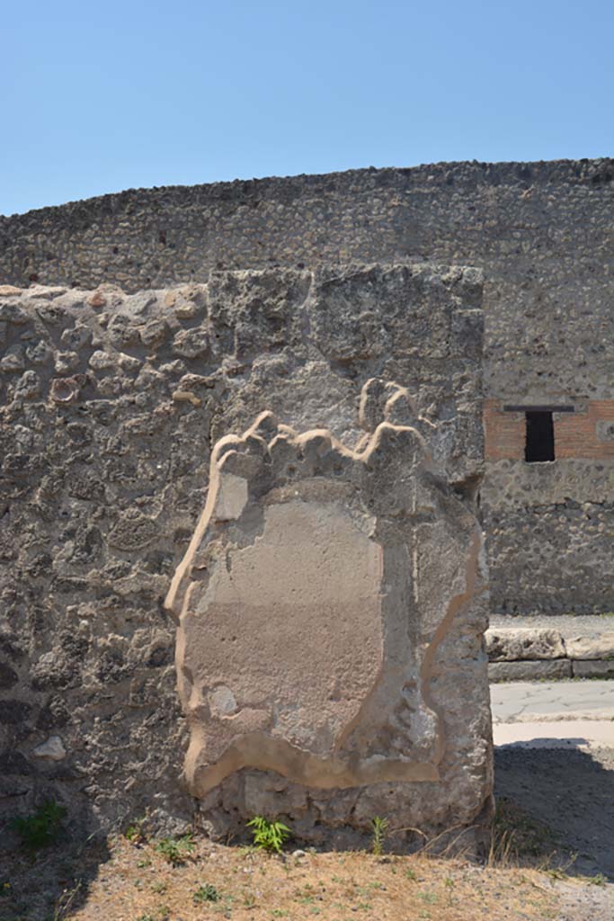 IX.1.12 Pompeii. July 2017. 
West wall of atrium, on south side of entrance corridor, on right.
Foto Annette Haug, ERC Grant 681269 DÉCOR.

