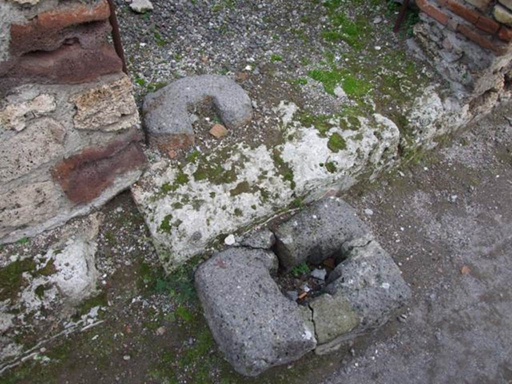 IX.1.13 Pompeii. December 2007. Step at entrance. The threshold of fragmented calcareous blocks was 0.30m wide: two lava blocks, with circular hole centrally placed inside and outside of the threshold, had the function of supporting the post for closing the door.  
See Gallo, A: Linsula I della Regione IX, Settore Occidentale, in Studi della Soprintendenza archeologica di Pompei, no. I, 2001, (p.53)
