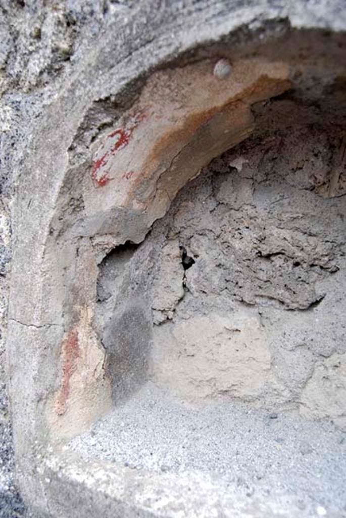 IX.1.16 Pompeii. May 2013. Arched niche on east wall showing detail of surviving decoration. Photo courtesy of Paula Lock.
