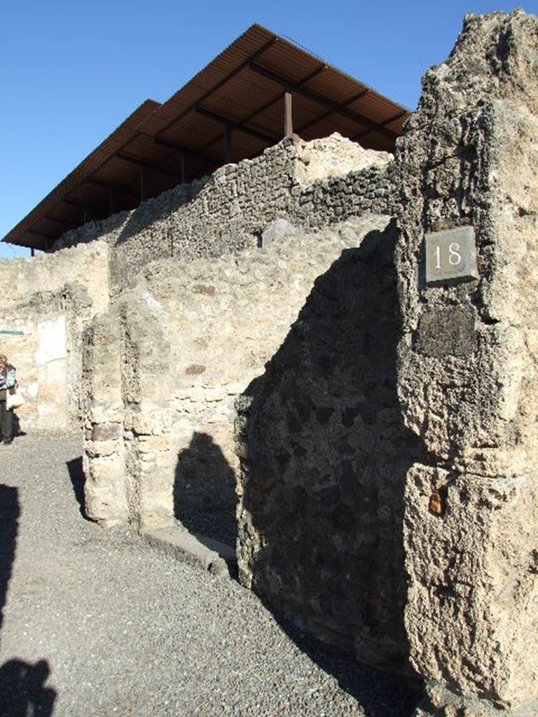 IX.1.18 Pompeii. December 2006. East side of entrance doorway, with doorway linking with IX.1.19.