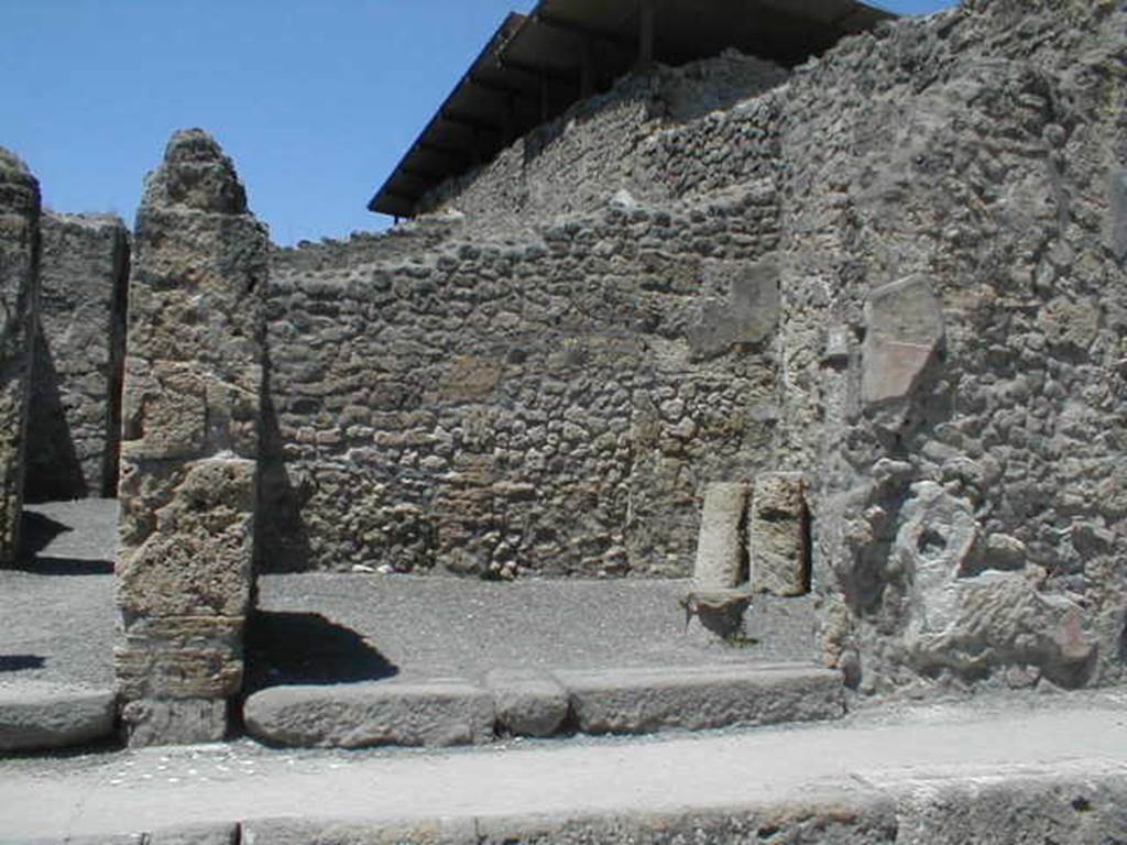 IX.1.19 Pompeii. May 2005.  Entrance on Via dellAbbondanza.
Graffiti found in March 1858 on the east side of IX.1.19, the fifth pilaster, meaning the wall on the right, were

M(arcum)  E(pidium)
Sabinum
II vir(um)  iur(e)  dic(undo)  o(ro)  v(os)  f(aciatis)  dignum  iuvenum
Suedius  Clemens  sanctissimus
iudex  facit  vicinis  rogantibus    [CIL IV 1059]

Found in March 1858, on the wall between IX.1.19 and IX.1.20, wall on the right, were

Iulium]  Polybium  II vir(um)  i(ure)  d(icundo)   [CIL IV 1060]

C(aium)  Gavium  Rufum  d(uumvirum)  i(ure)  d(icundo)  o(ro)  v(os)  f(aciatis)   [CIL IV 1061]

See Pagano, M. and Prisciandaro, R., 2006. Studio sulle provenienze degli oggetti rinvenuti negli scavi borbonici del regno di Napoli.  Naples : Nicola Longobardi.  (p. 175)

According to Della Corte, also found on the right side of IX.1.19 was the graffiti
Successa rog(at)  [CIL IV 1062].
He said although he could not know what was worked or sold here, the proprietor of the business was Lollia Successa.  This was known through the recommendations written on the external front walls.
See Della Corte, M., 1965.  Case ed Abitanti di Pompei. Napoli: Fausto Fiorentino. (p. 243)


